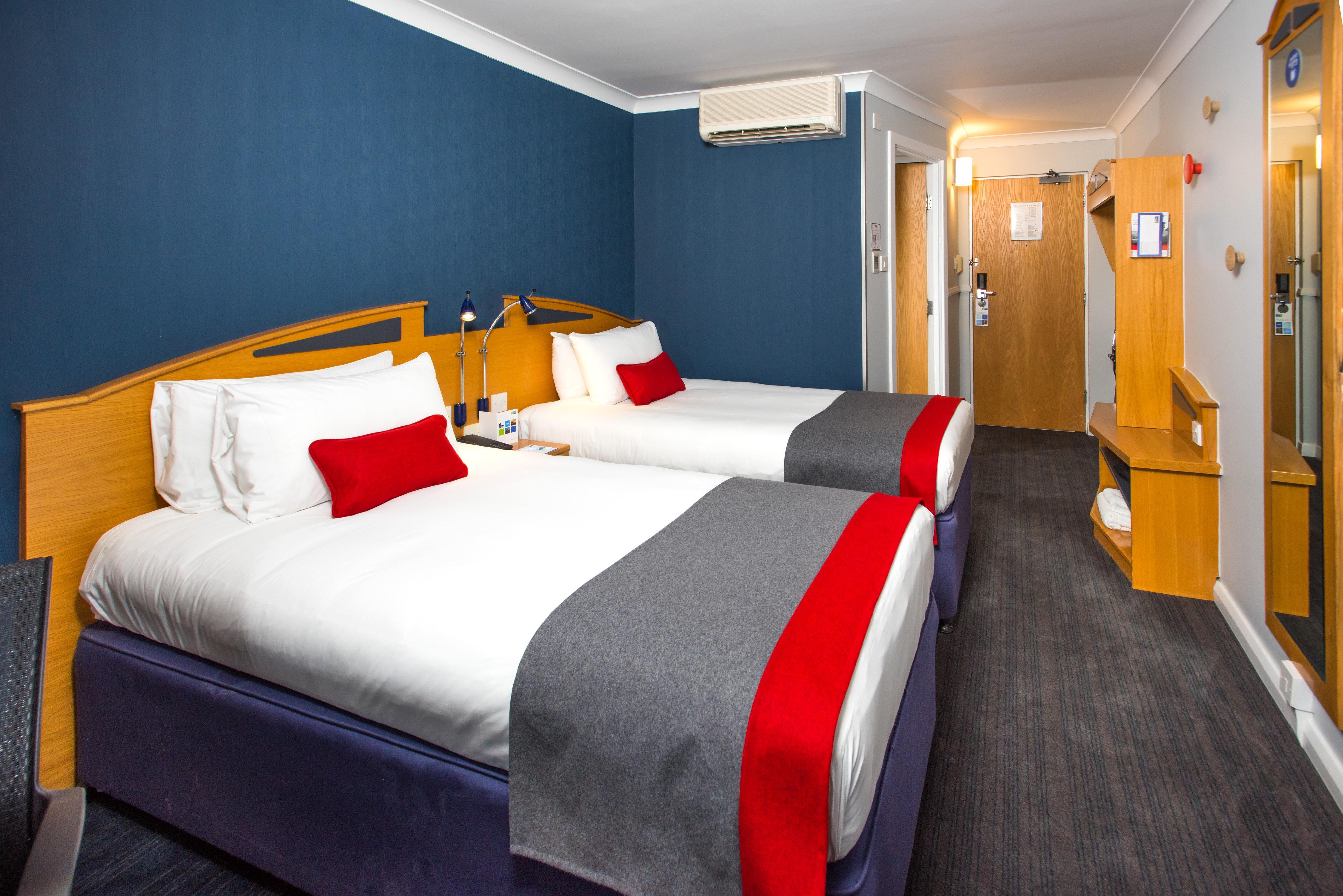 Holiday Inn Express East Midlands Airport, An Ihg Hotel Касл-Донингтон Экстерьер фото