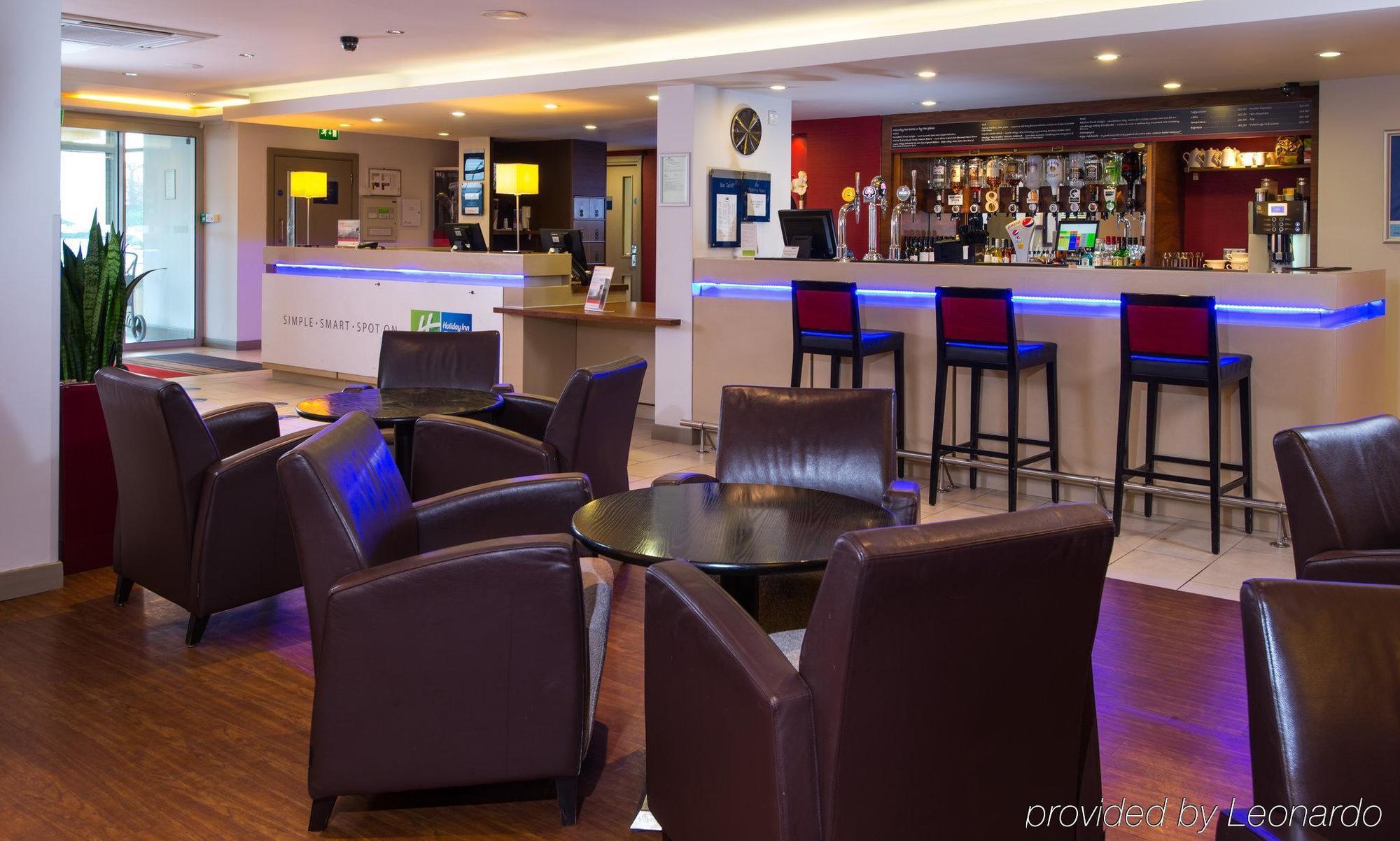 Holiday Inn Express East Midlands Airport, An Ihg Hotel Касл-Донингтон Экстерьер фото