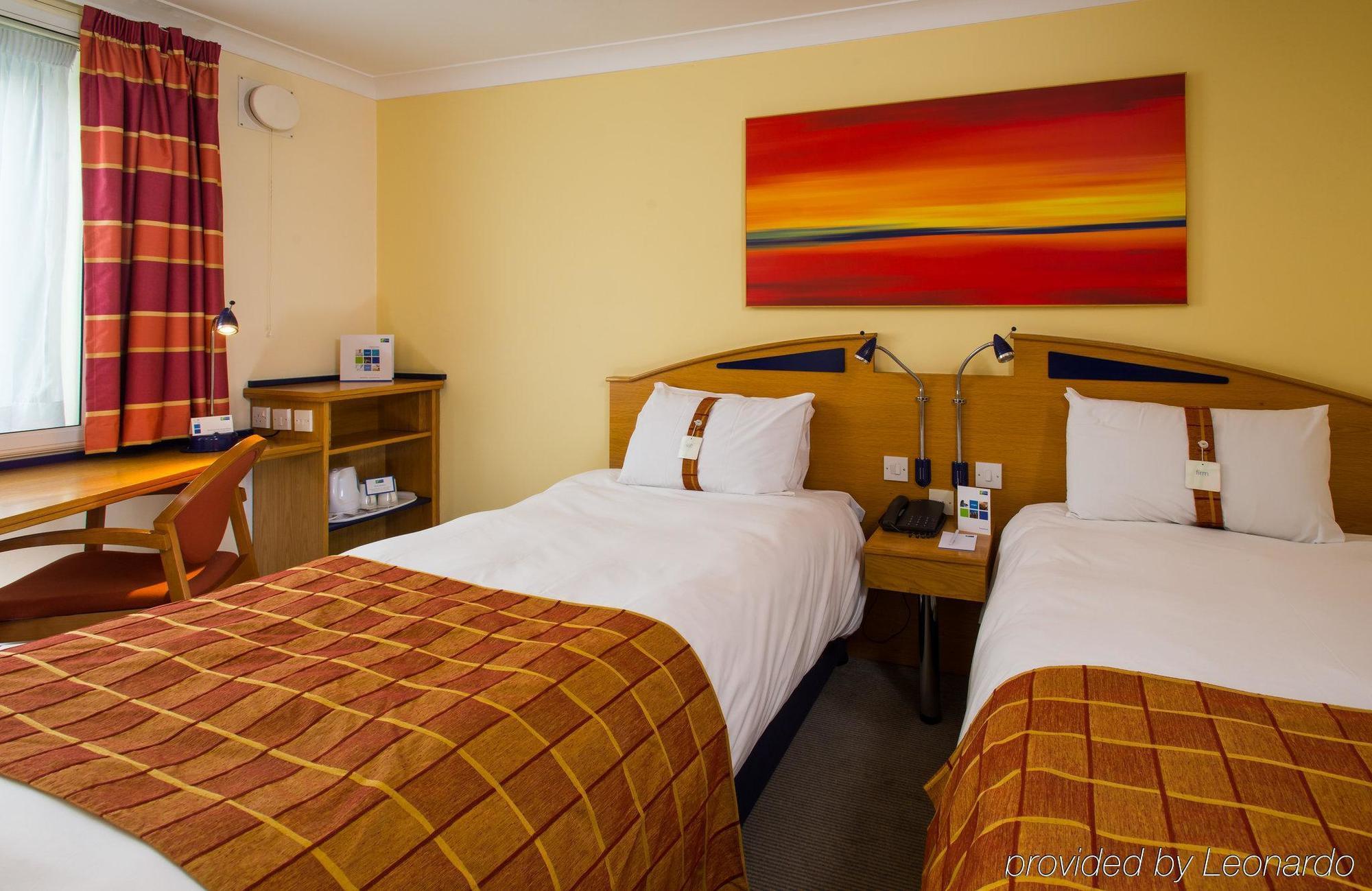 Holiday Inn Express East Midlands Airport, An Ihg Hotel Касл-Донингтон Экстерьер фото