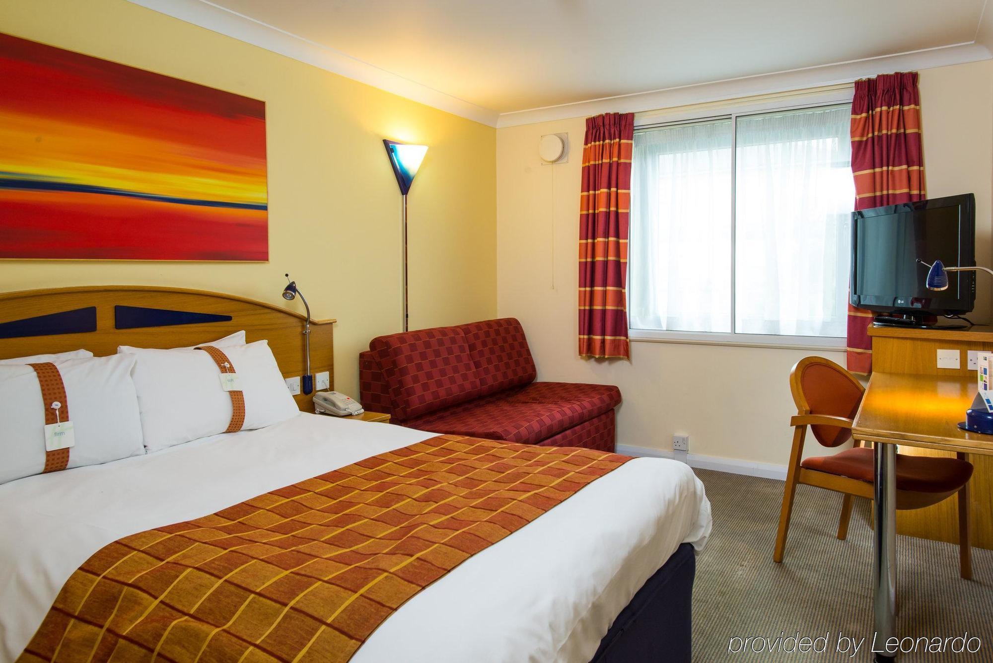 Holiday Inn Express East Midlands Airport, An Ihg Hotel Касл-Донингтон Экстерьер фото