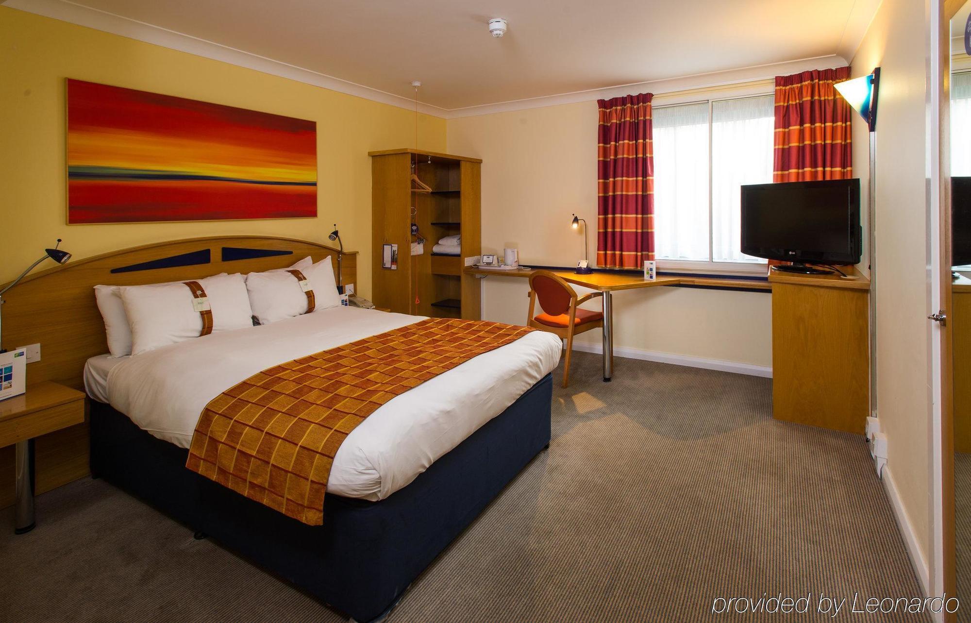 Holiday Inn Express East Midlands Airport, An Ihg Hotel Касл-Донингтон Экстерьер фото